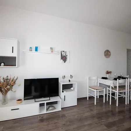 One Bedroom With Balcony And Sea View A2 Apartment *