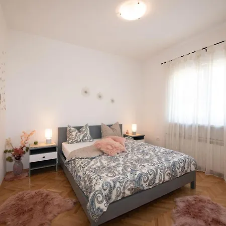 One Bedroom With Balcony And Sea View A2 Ika