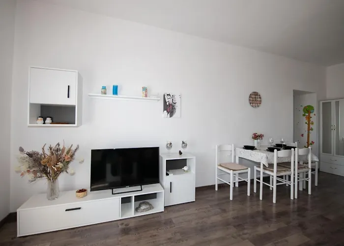 One Bedroom With Balcony And Sea View A2 Apartment *