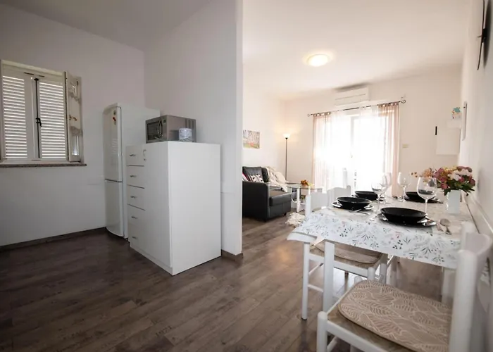Apartment One Bedroom With Balcony And Sea View A2