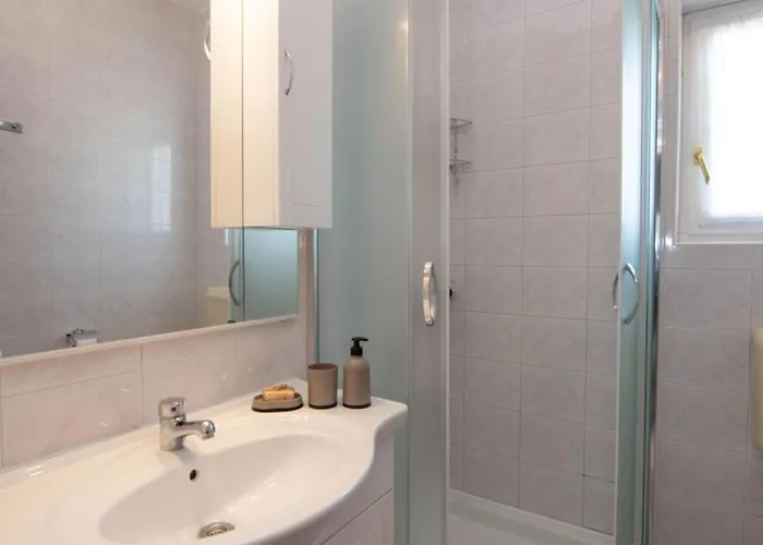 One Bedroom With Balcony And Sea View A2 Apartment *
