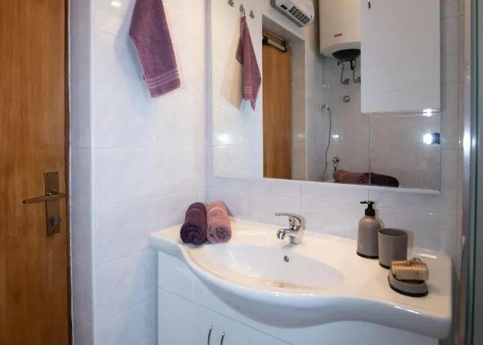 One Bedroom With Balcony And Sea View A2 Apartment *