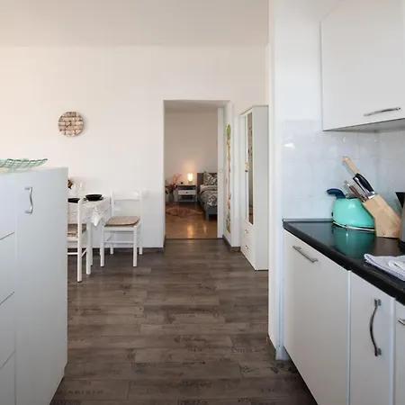 One Bedroom With Balcony And Sea View A2 Ika